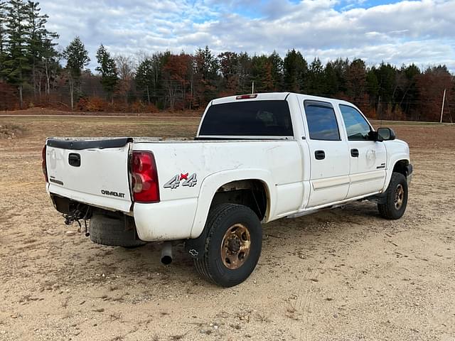 Image of Chevrolet 2500HD equipment image 4