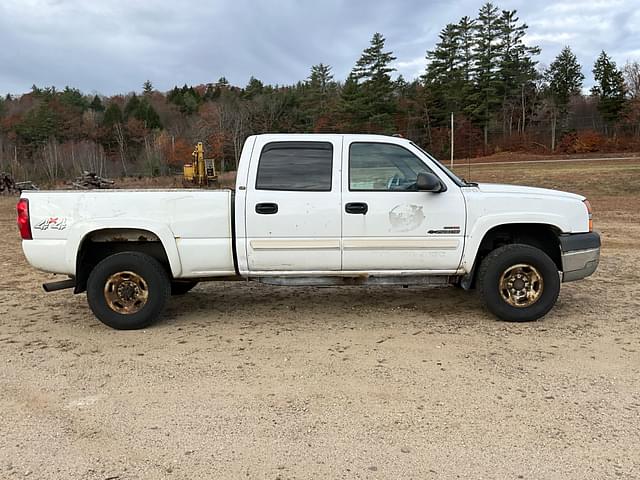 Image of Chevrolet 2500HD equipment image 3