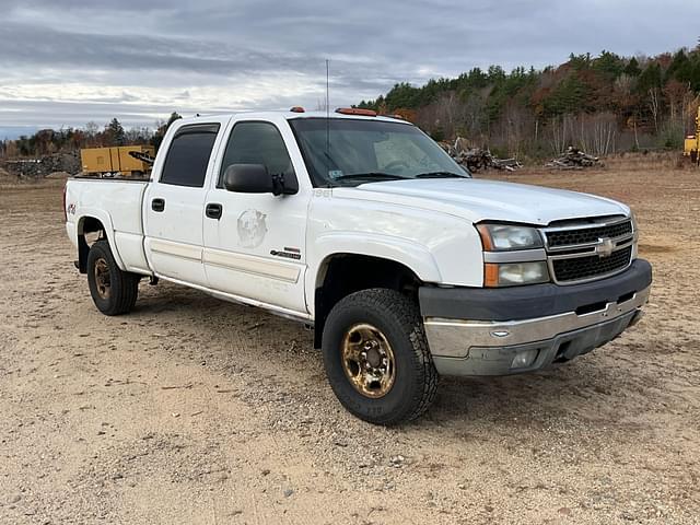 Image of Chevrolet 2500HD equipment image 2