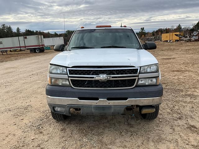 Image of Chevrolet 2500HD equipment image 1