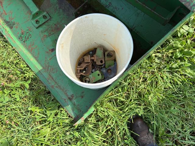 Image of John Deere 148 equipment image 3