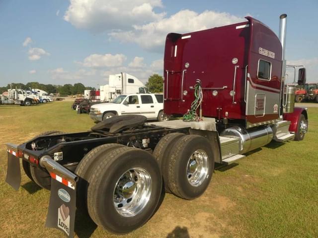 Image of Peterbilt 389 equipment image 2