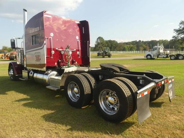 Image of Peterbilt 389 equipment image 3
