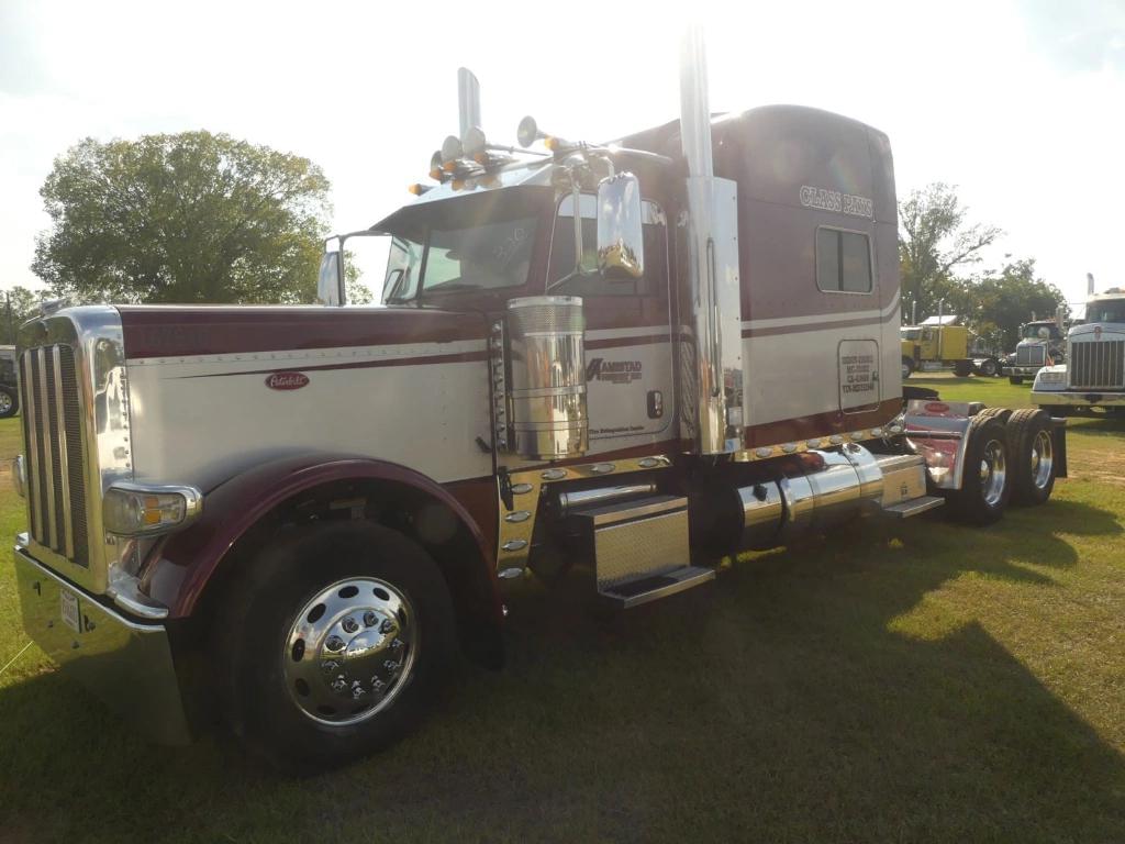 Image of Peterbilt 389 Primary image