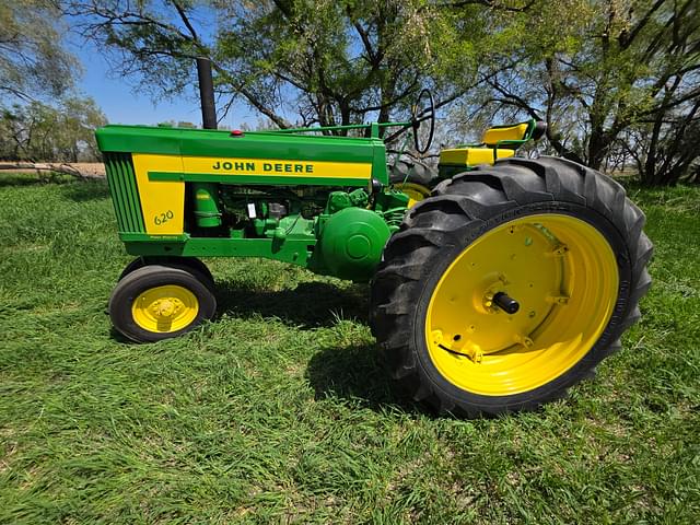 Image of John Deere 620 equipment image 1
