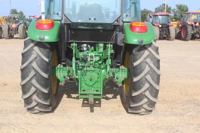 Image of John Deere 5075E equipment image 4