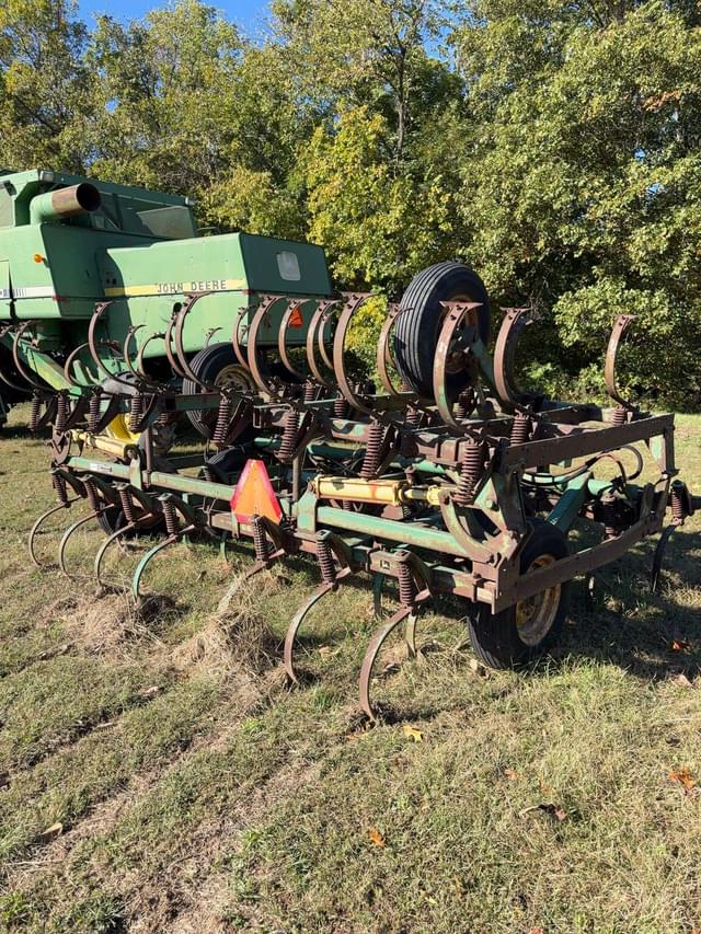 Image of John Deere 1010 equipment image 4