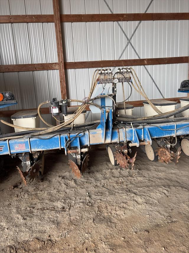 Image of Kinze 3110 equipment image 2