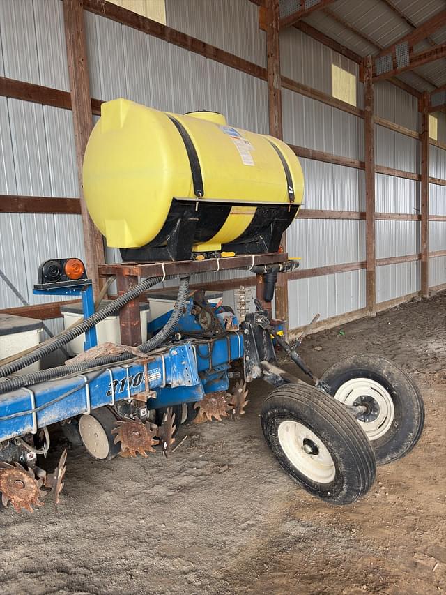 Image of Kinze 3110 equipment image 3