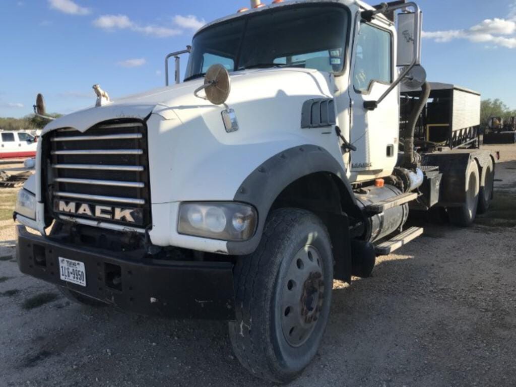 Main image Mack GU713