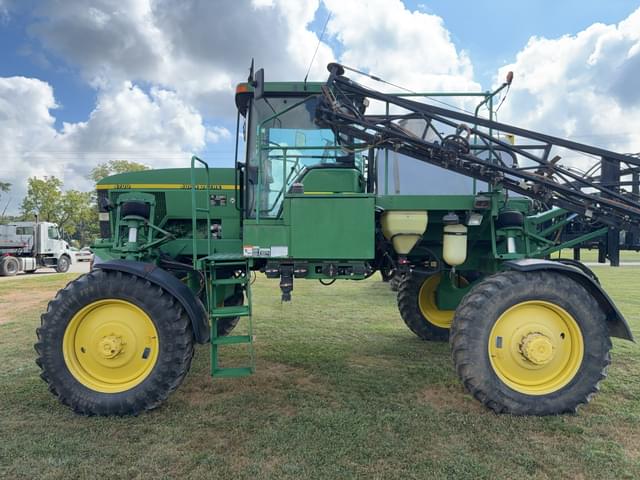 Image of John Deere 4700 equipment image 3