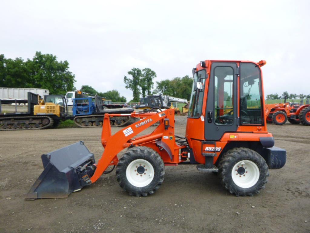 SOLD - Kubota R520S Lot No. 6793 Construction with --- Hrs | Tractor Zoom