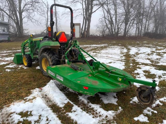 Image of John Deere 2032R equipment image 1