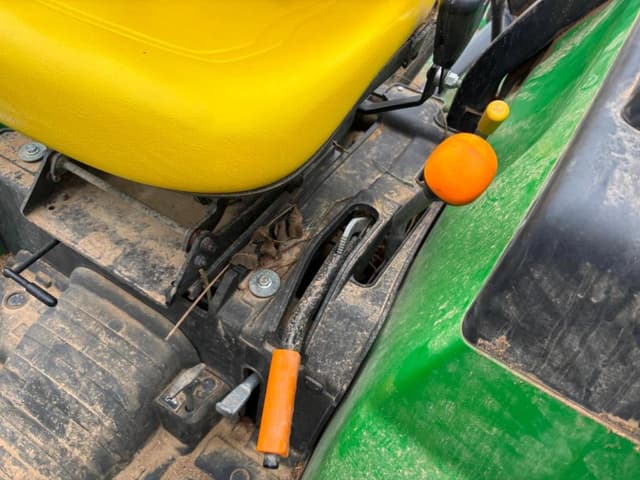 Image of John Deere 2032R equipment image 3