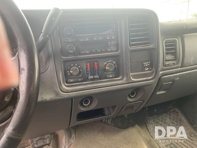 Image of Chevrolet 2500HD equipment image 4