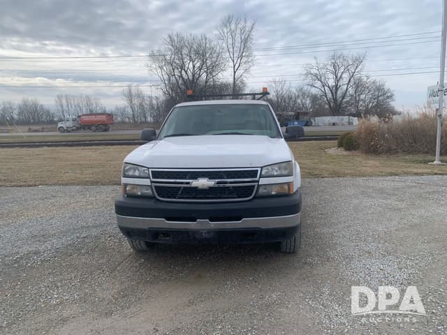 Image of Chevrolet 2500HD equipment image 1