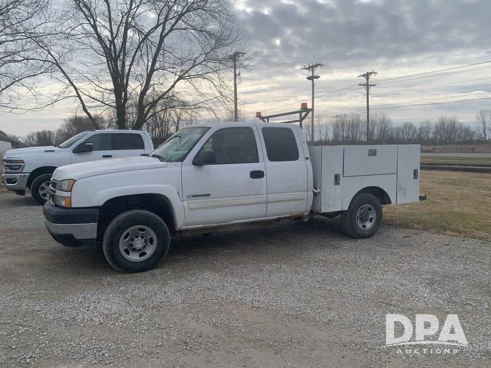 2006 Chevrolet 2500HD Equipment Image0