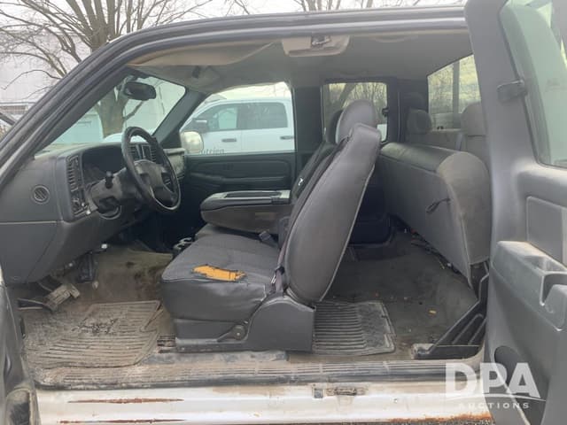 Image of Chevrolet 2500HD equipment image 3