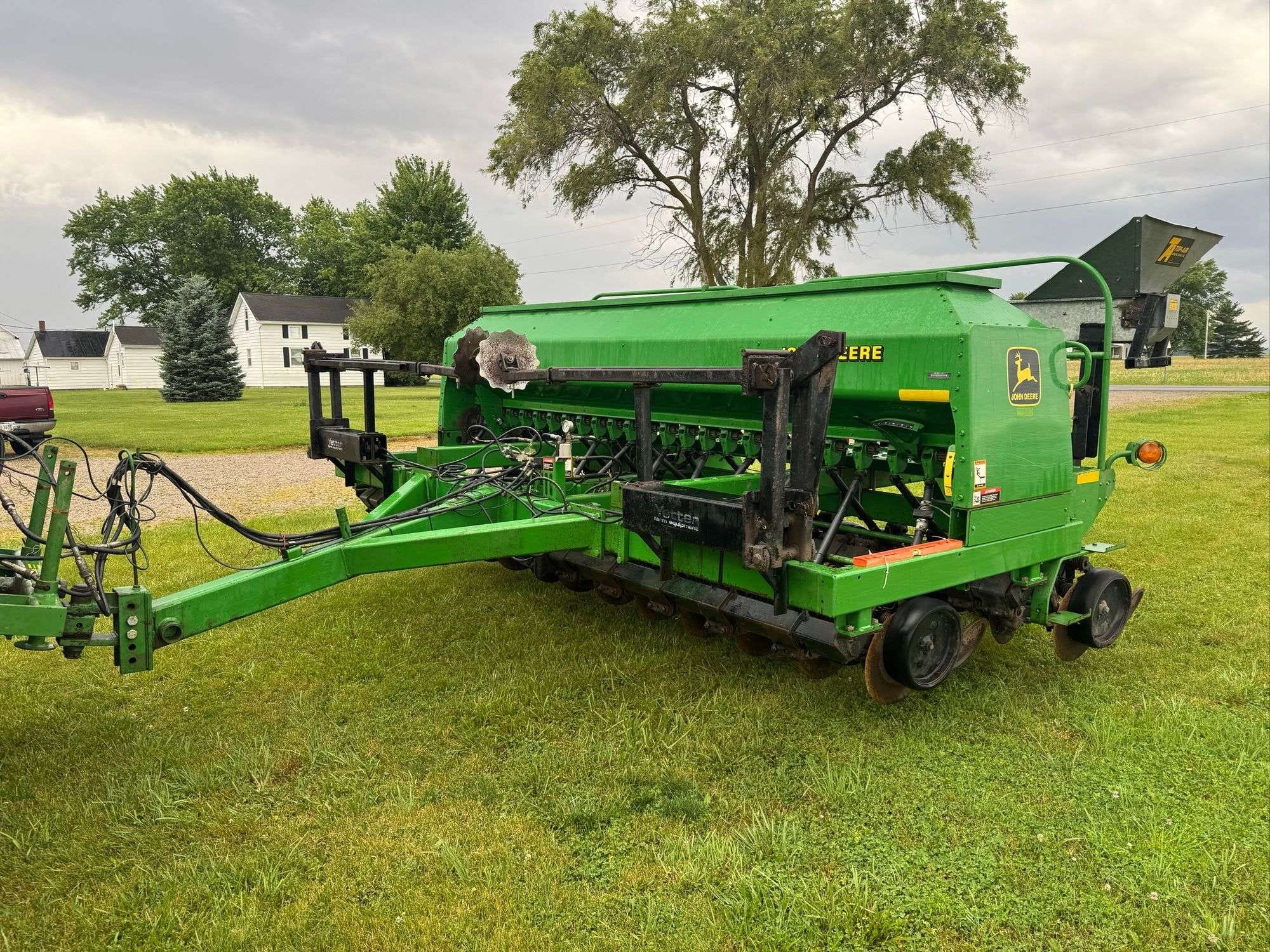1998 John Deere 1560 Equipment Image0