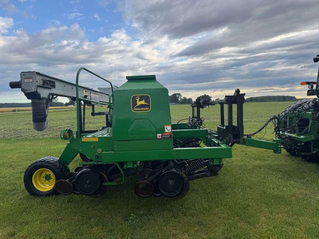 Image of John Deere 1560 equipment image 2