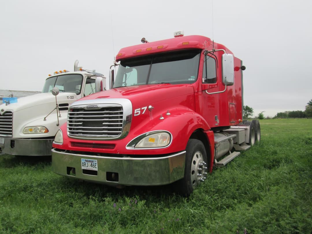 Image of Freightliner Columbia Primary image