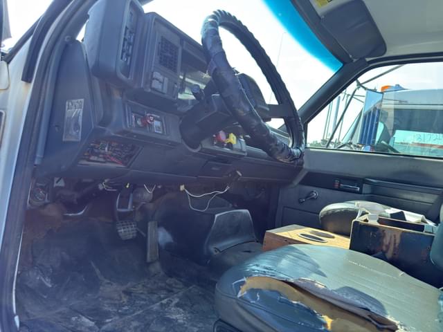 Image of GMC C8500 equipment image 3