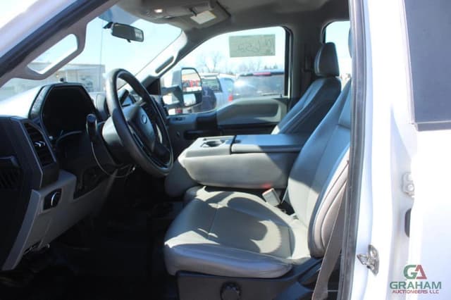 Image of Ford F-550 equipment image 4