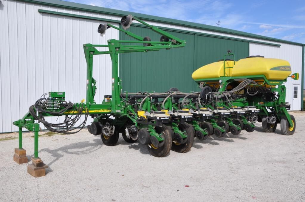 Main image John Deere 1770