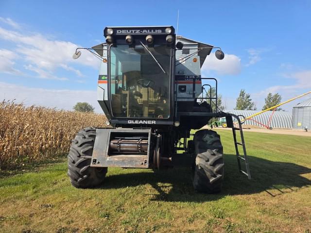 Image of Gleaner R40 equipment image 4
