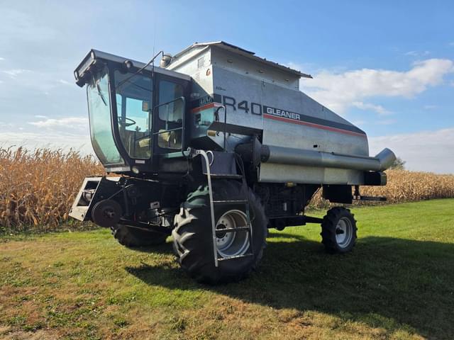 Image of Gleaner R40 equipment image 1