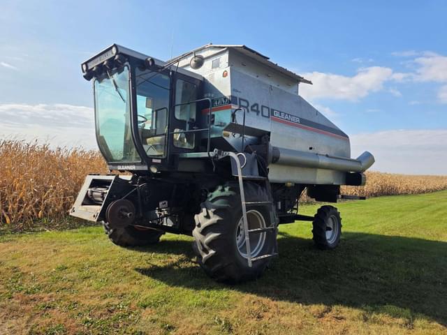 Image of Gleaner R40 equipment image 2