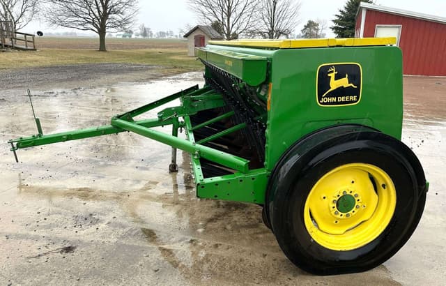 Image of John Deere 8300 equipment image 1