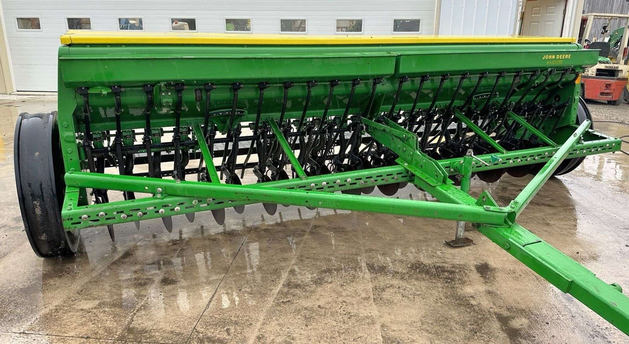 John Deere 8300 Equipment Image0