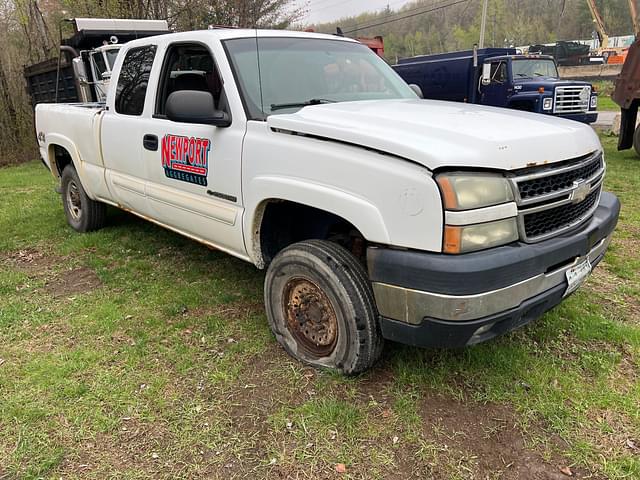 Image of Chevrolet 2500HD equipment image 2