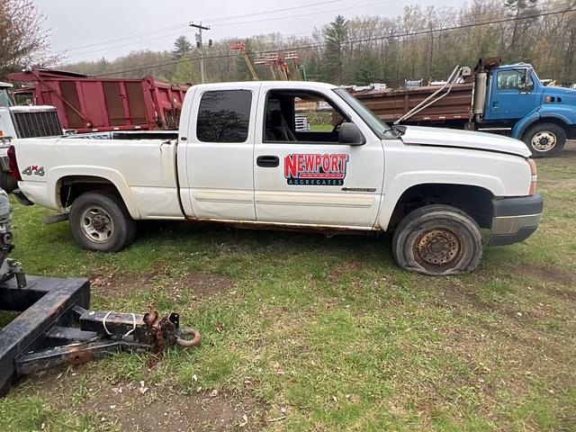 Image of Chevrolet 2500HD equipment image 3