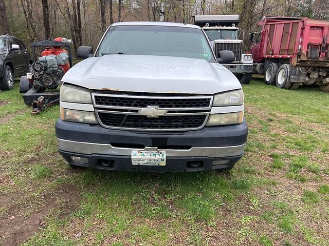 Image of Chevrolet 2500HD equipment image 1