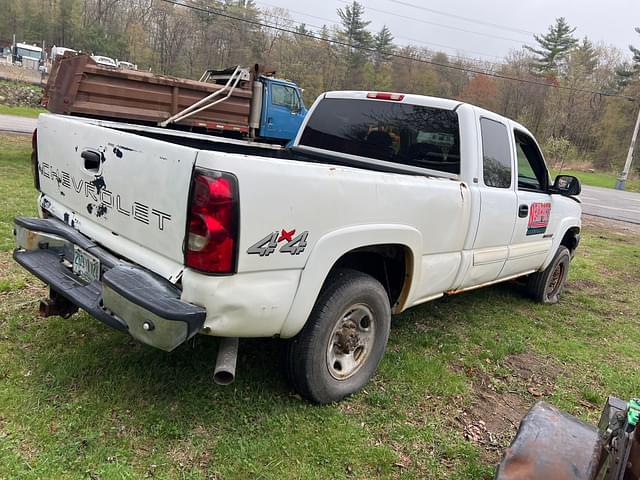 Image of Chevrolet 2500HD equipment image 4