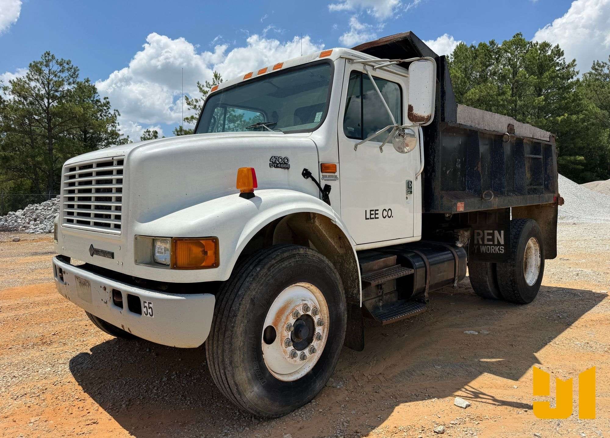 2001 International 4700 Equipment Image0
