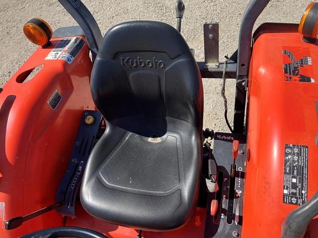 Image of Kubota MX5800 equipment image 4