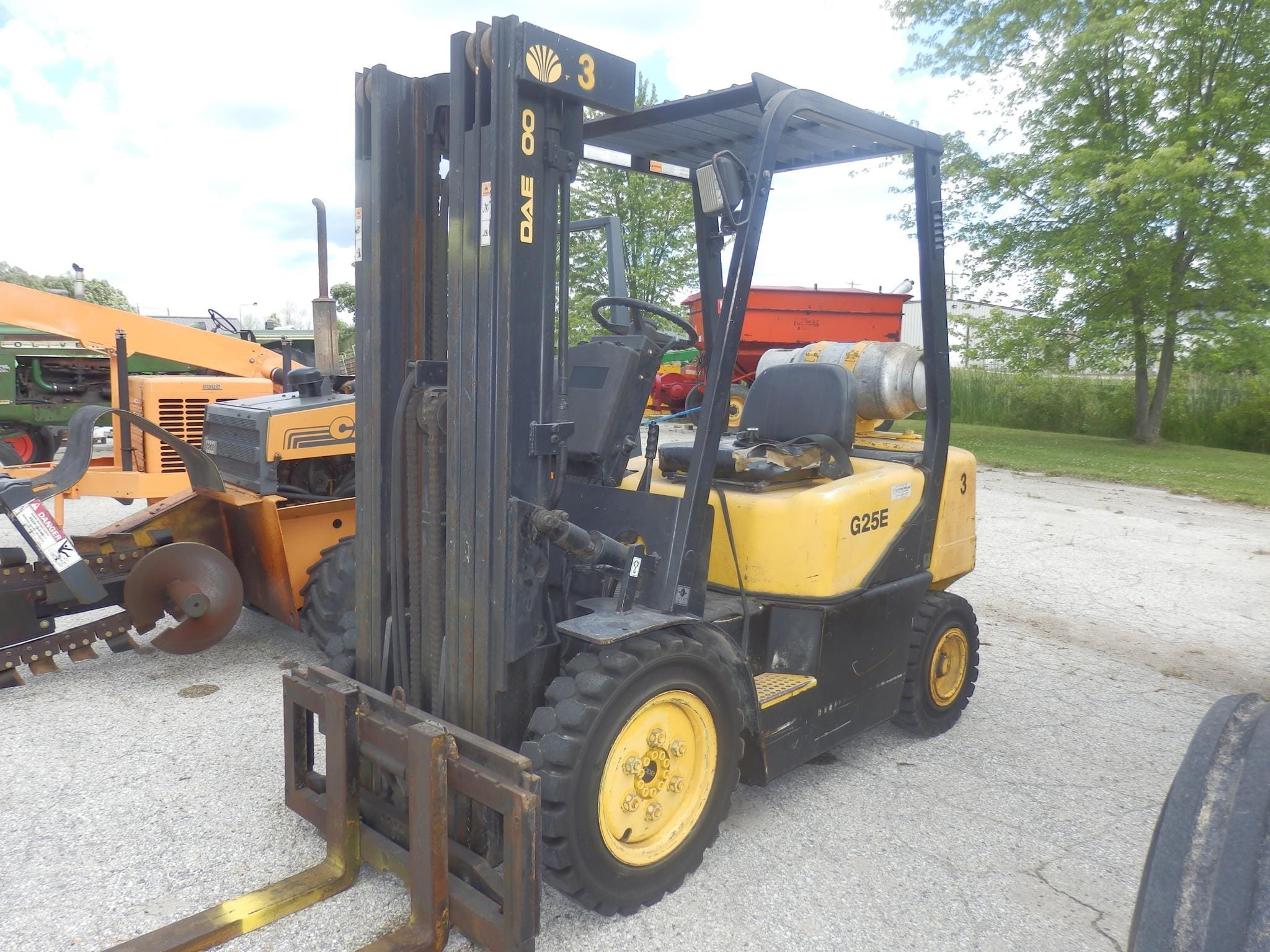 Daewoo G25E-3 Equipment Image0
