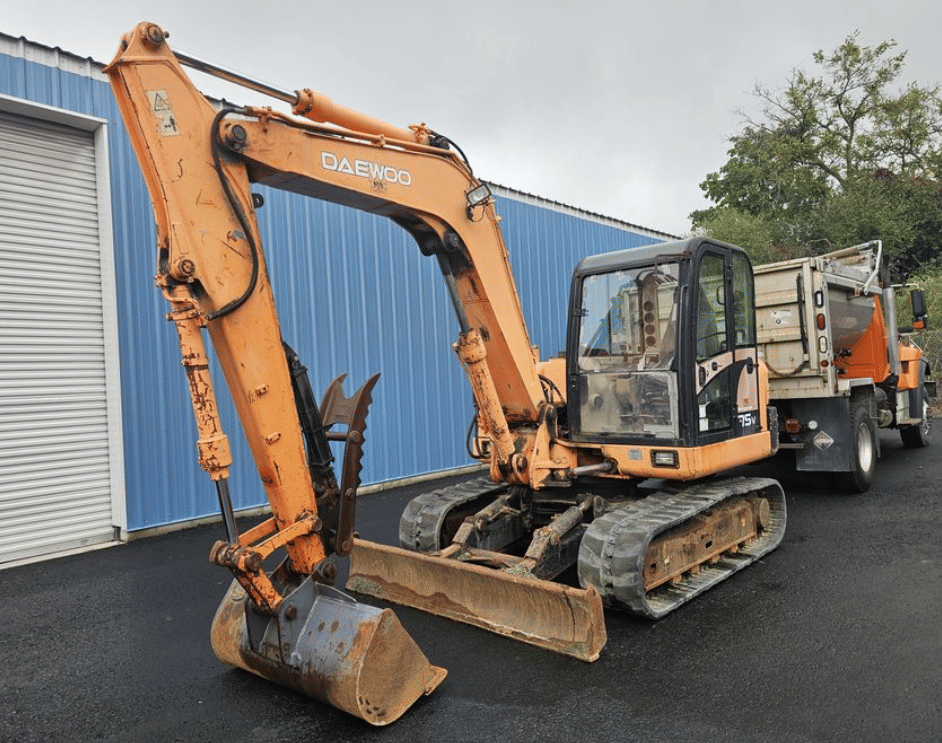 Daewoo SL75V Equipment Image0