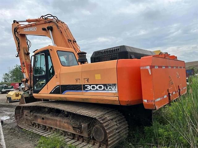 Image of Daewoo 300LCV equipment image 3
