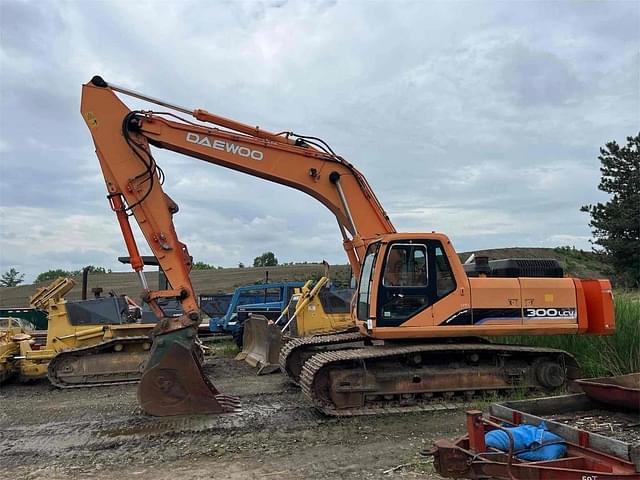Image of Daewoo 300LCV equipment image 1