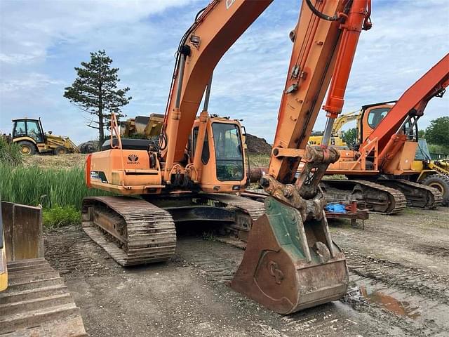Image of Daewoo 300LCV equipment image 4