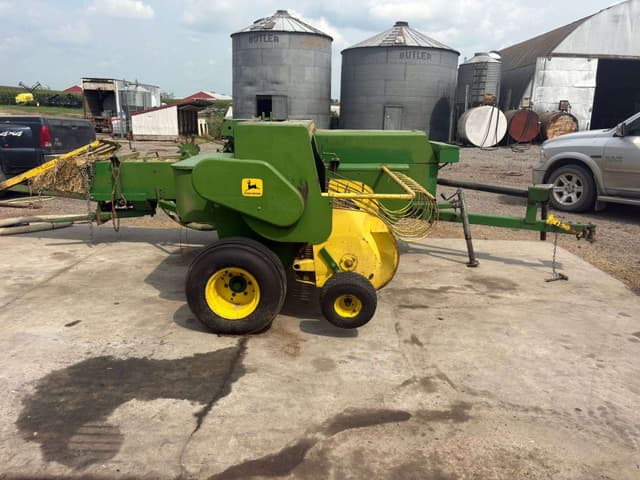 Image of John Deere 336 equipment image 1