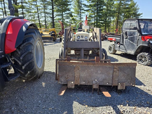 Image of David Brown 885 equipment image 2