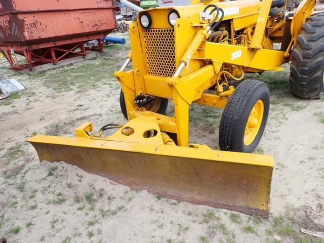 Image of Case 300 equipment image 1