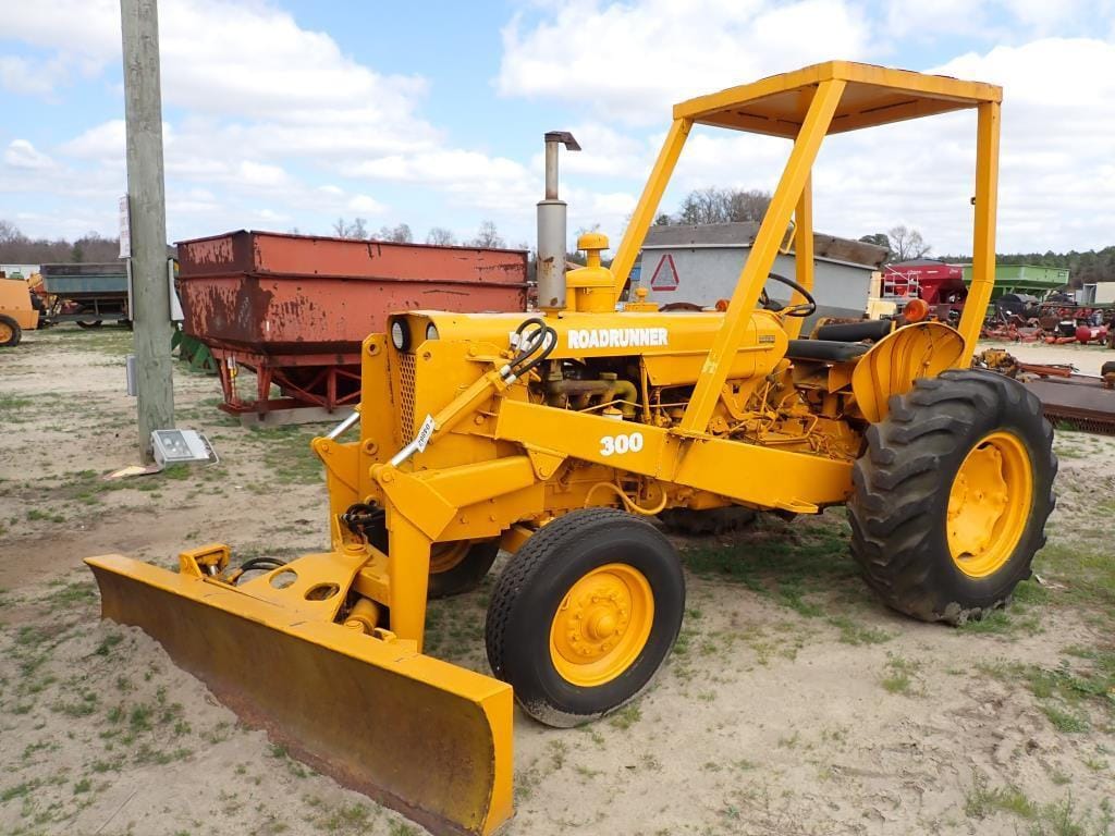 Case 300 Equipment Image0