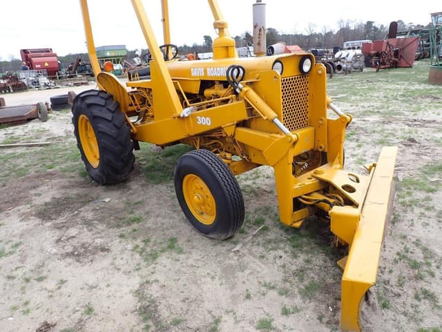 Image of Case 300 equipment image 2