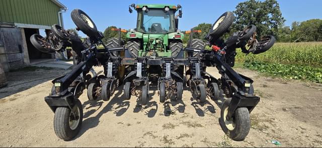 Image of Dawn Pluribus equipment image 2